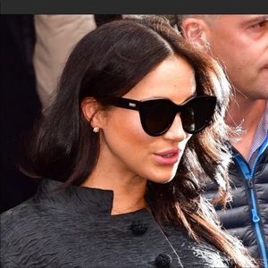 Le Specs Air Heart Large Cat Eye Sunglasses in Black and Gold 1602175